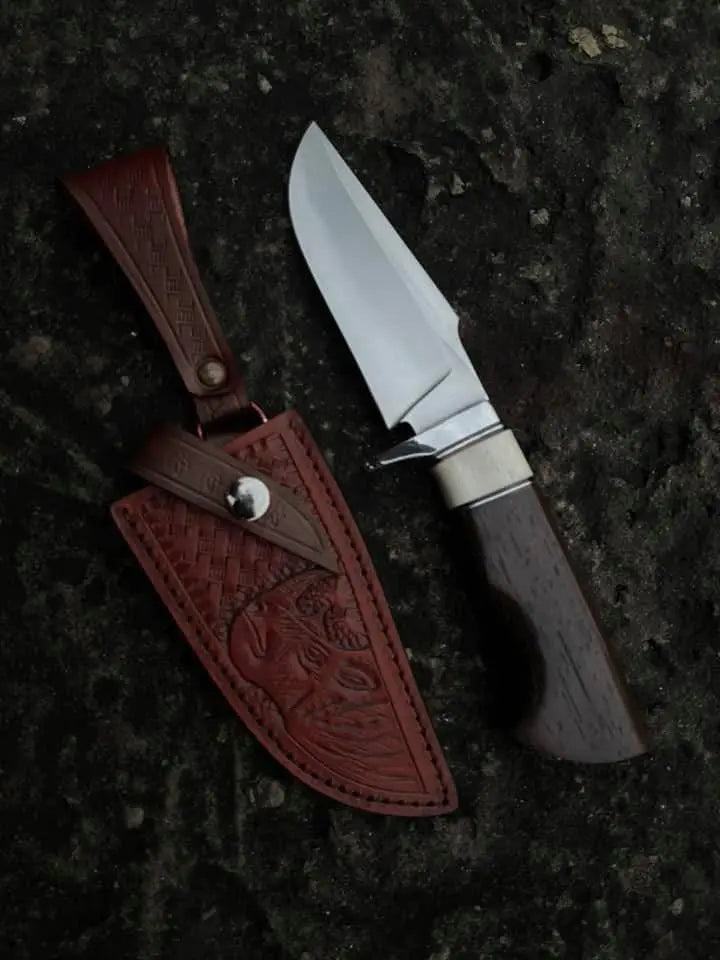 Handmade D2 steel hunting knife with wenge wood handle and hippo design Italian leather sheath - full view