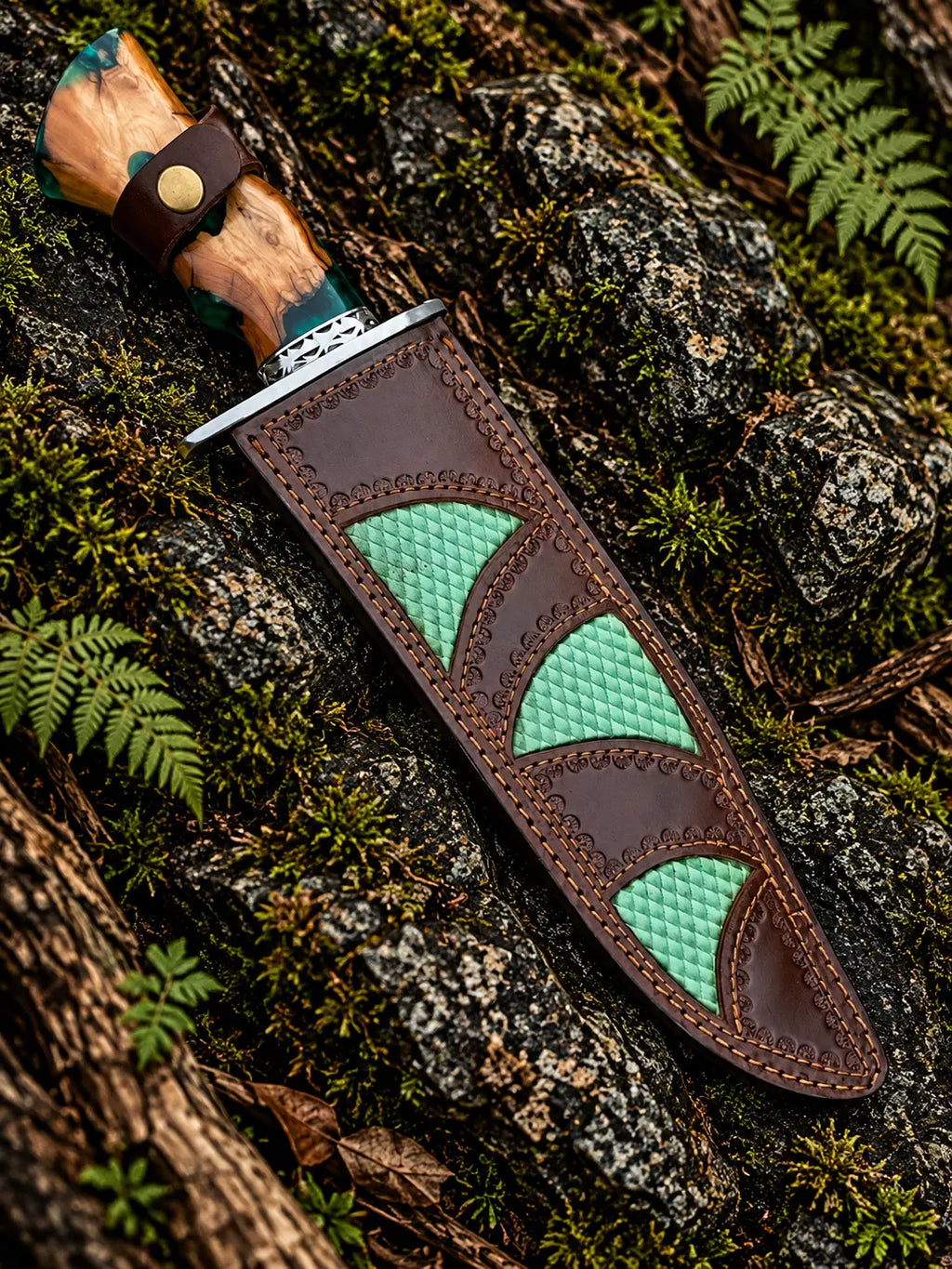 Damascus feather bowie knife with green resin wood handle and Italian leather sheath - angle 3