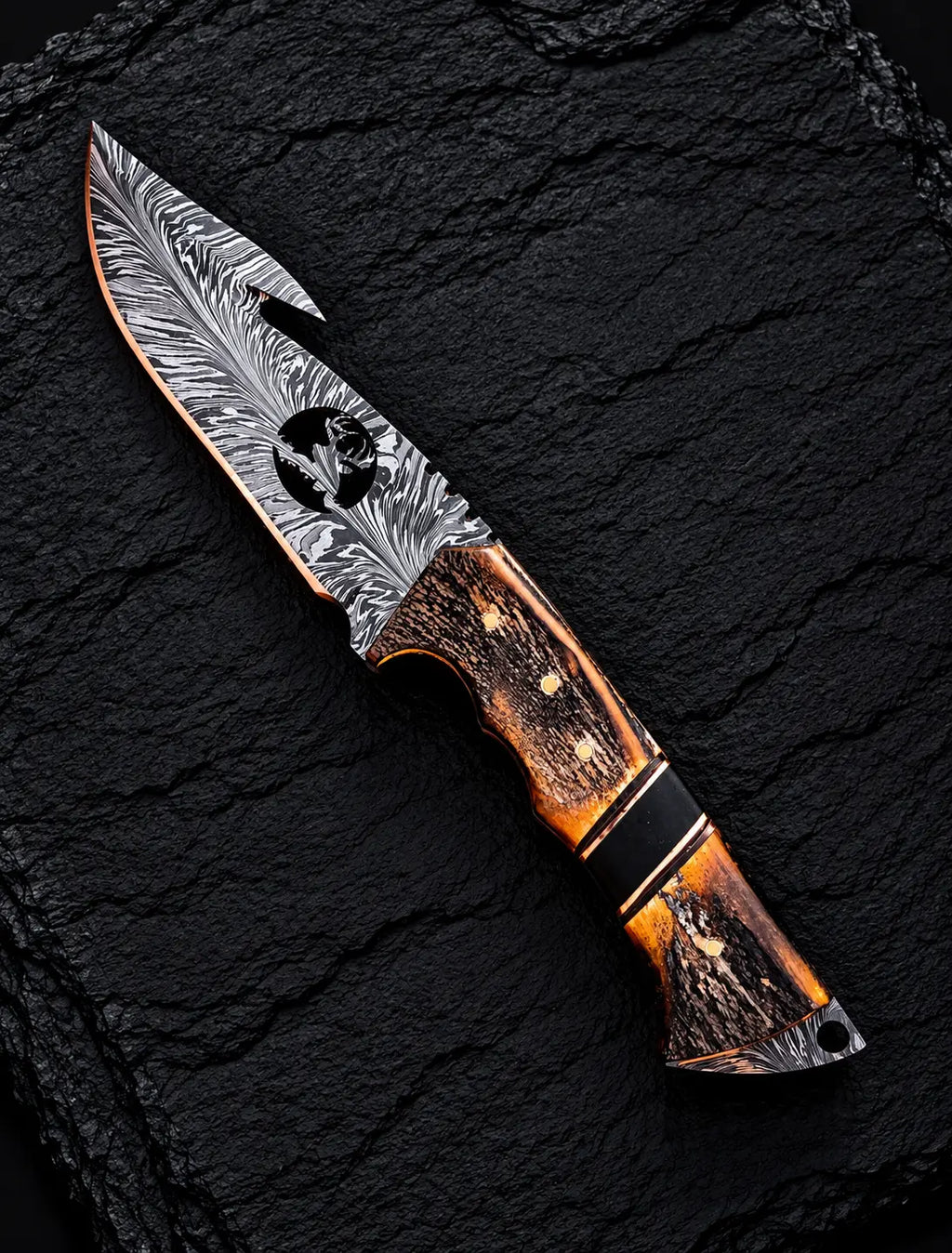 Handmade full tang Damascus skinner knife with wire-cut deer design and stag horn handle - full view